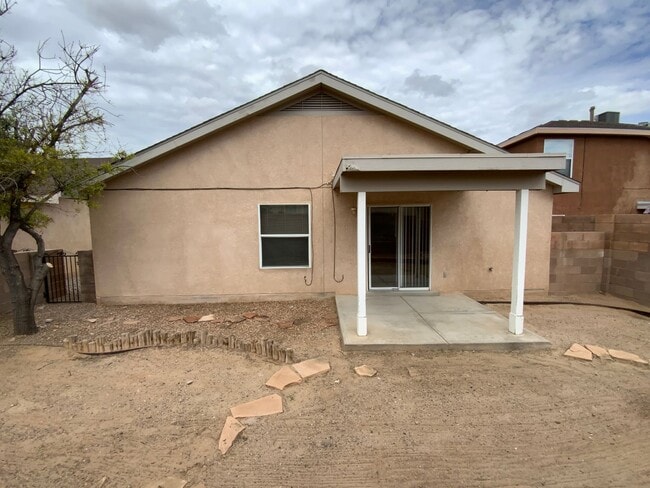 Building Photo - 3 Bedroom Single Story Home Available Near...