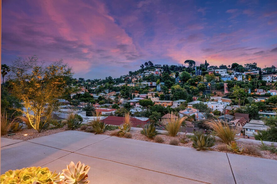 Building Photo - 1742 Redesdale Ave