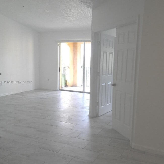 Building Photo - 2120 W Preserve Way