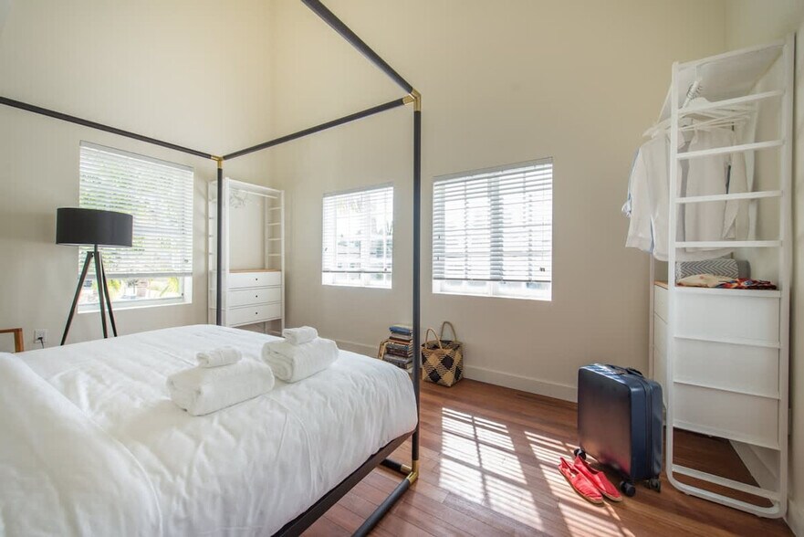 Building Photo - 701 4th St