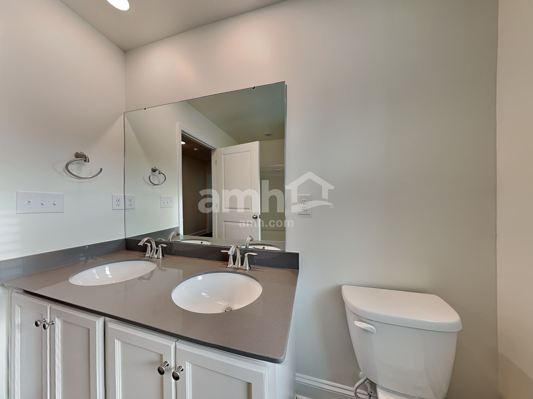 Building Photo - 633 Rivermist Dr