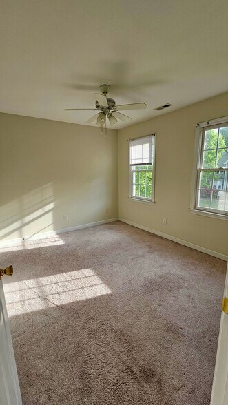 Building Photo - 7 Woodsage Ln