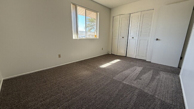 Building Photo - "Charming 2-Bed, 2-Bath Oasis in Phoenix -...