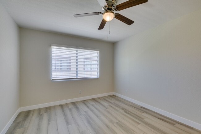 Building Photo - Modern 2-Bedroom Green Valley Townhome