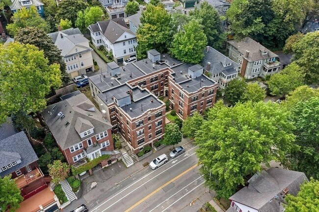 Building Photo - 588 Washington St