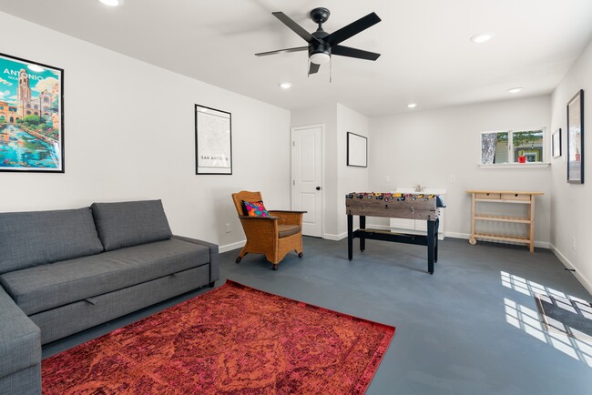 Building Photo - 308 Keller St