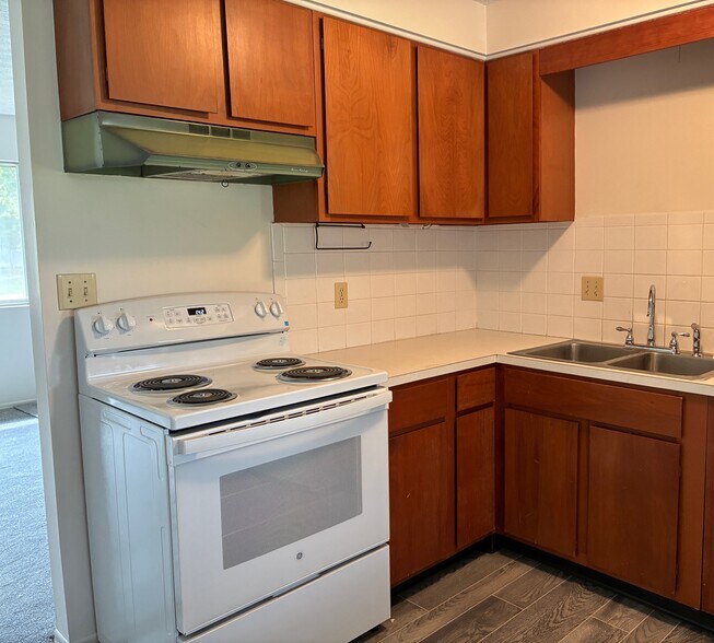 Building Photo - 7545 Rob St NW