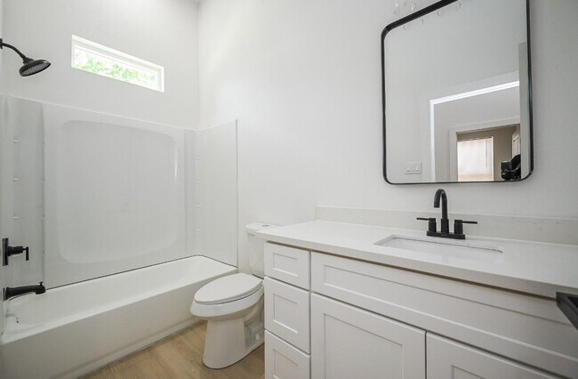 Building Photo - 8203 Sparta St