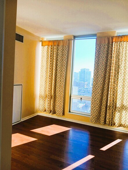 Building Photo - 1400 S Michigan Ave