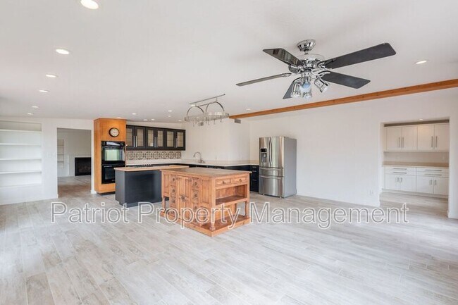 Building Photo - 7024 E Orange Blossom Ln