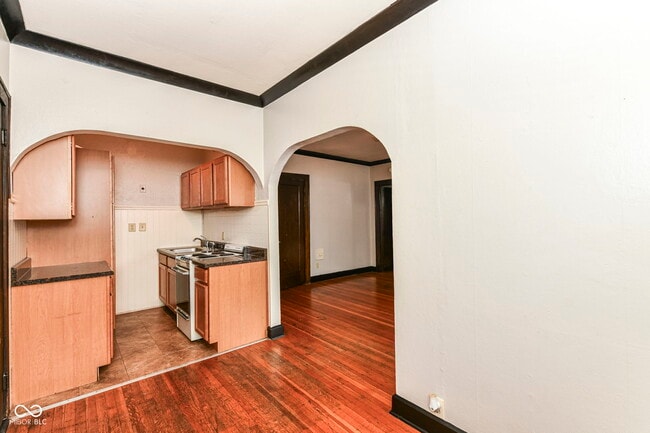 Building Photo - 590 Woodruff Pl W Dr