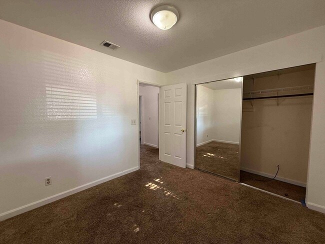 Building Photo - Elk Grove 3 Bed 2 Bath