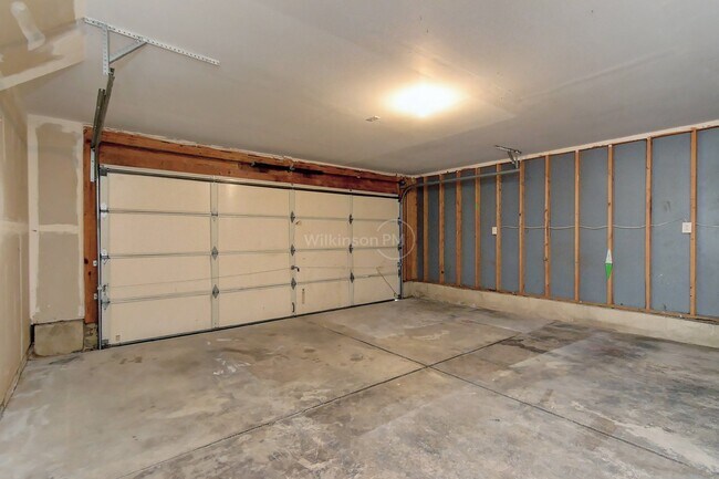 Building Photo - Beautiful 4 Bedroom 2.5 Bathroom Home with...