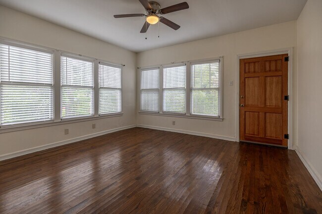 Building Photo - 215 W Jessamine Ave