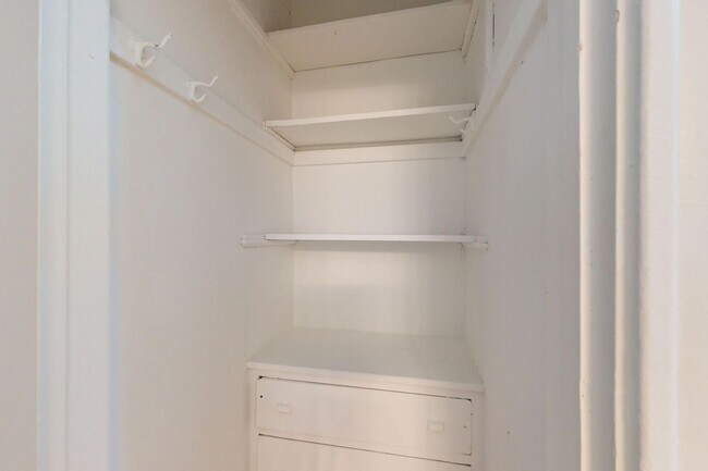 Floorplan - 5401-5403 S. Woodlawn Avenue