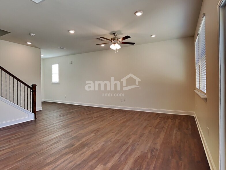 Building Photo - 6807 Atlantic Bch Ave