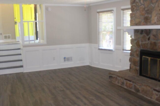 Building Photo - 257 Omega Dr