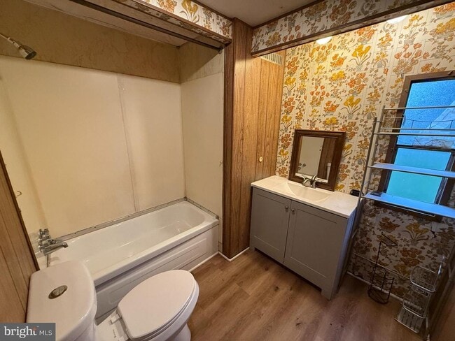 Building Photo - 56 Club Dr