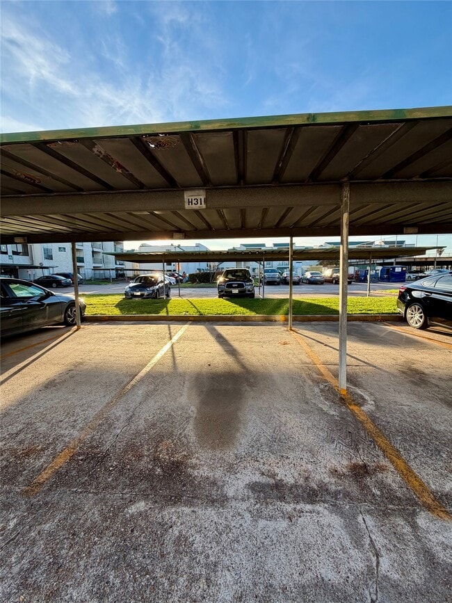 Building Photo - 2822 S Bartell Dr