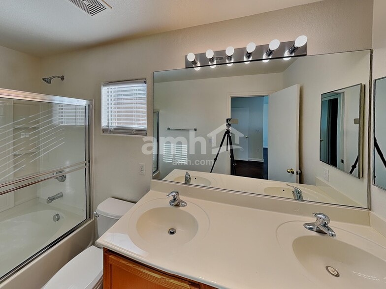 Building Photo - 5283 Railroad River Ave