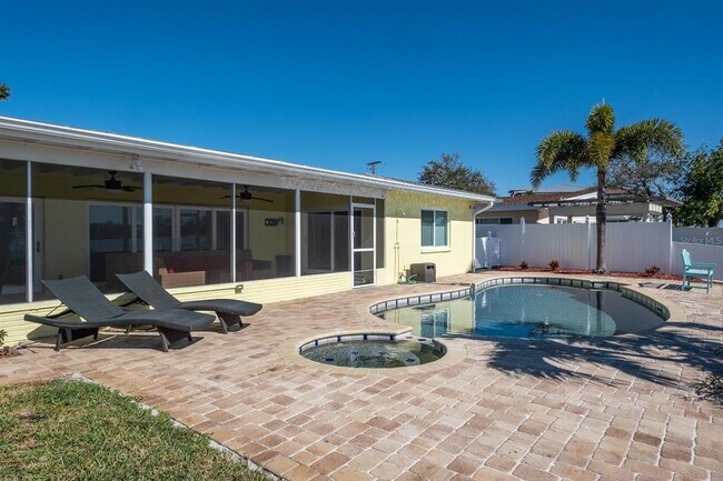 Building Photo - 590 Belle Point Dr