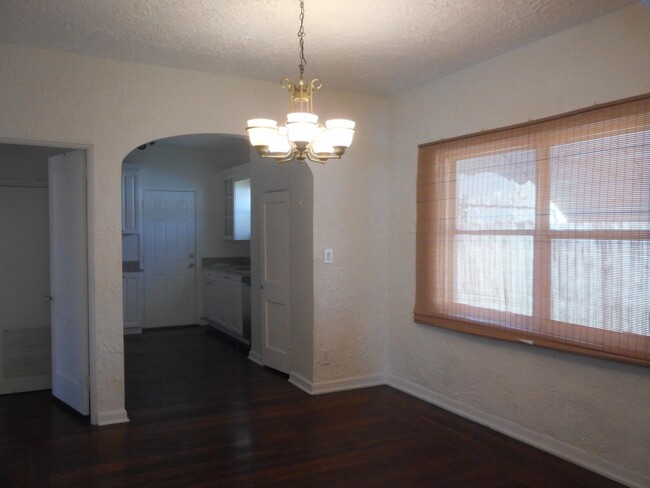 Building Photo - 616 Claremore Dr