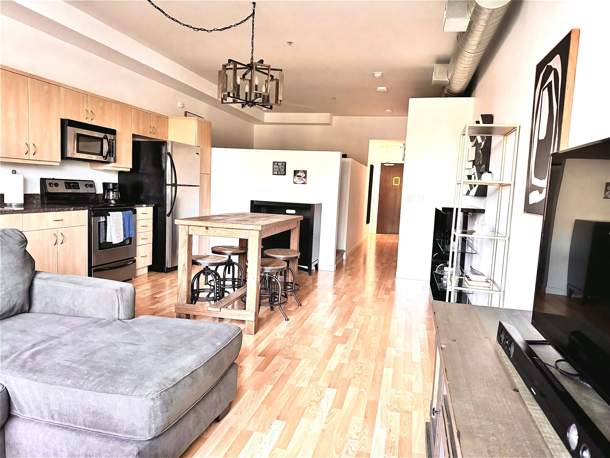 Building Photo - 889 Date St