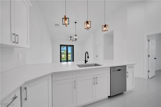 Building Photo - 1110 Eisenhower Blvd