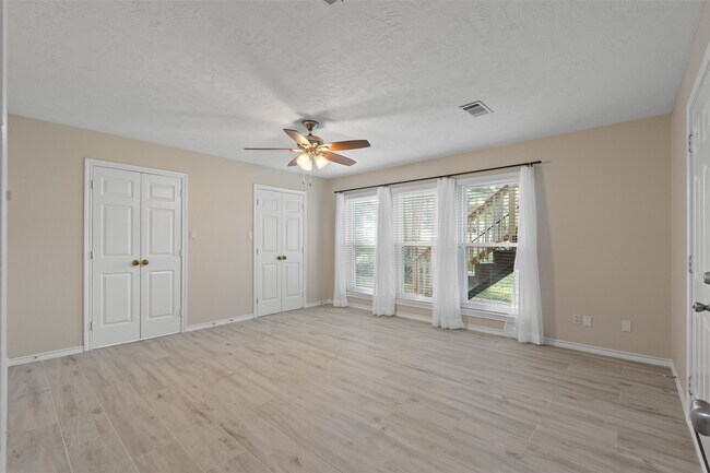 Building Photo - 120 Harbour Town Dr