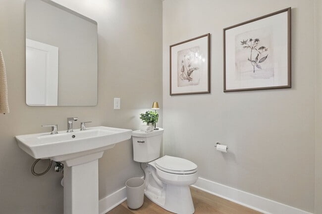 Building Photo - Luxurious, Fully Furnished Townhome       ...