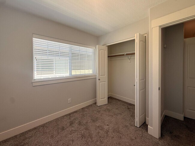 Building Photo - HONEYBEE5711-5713