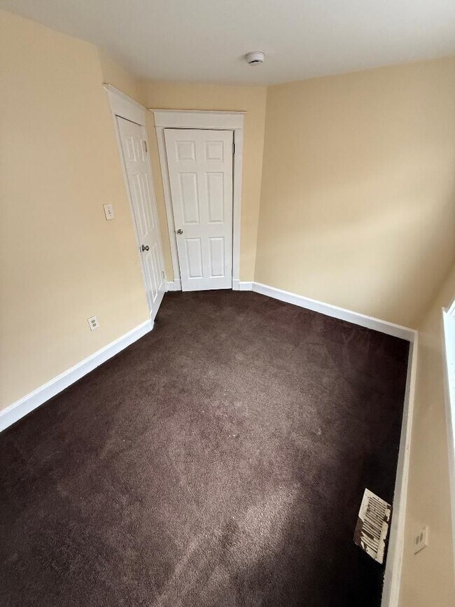 Building Photo - 223 W 23rd St