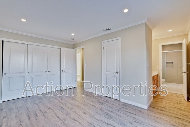 Building Photo - 135 Brenton Ct