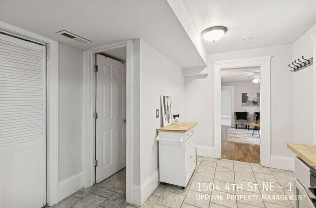 Building Photo - 1504 4th St NE