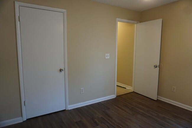 Building Photo - 2 bedroom townhome on Westside Near NAS