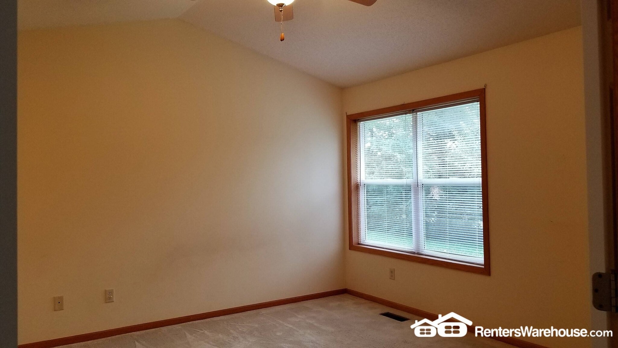 Building Photo - 64 Crown Pointe Curve