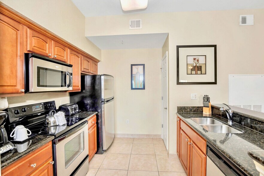 Building Photo - 8113 Resort Village Dr