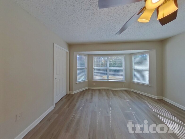 Building Photo - 11626 Brian Lakes Dr N