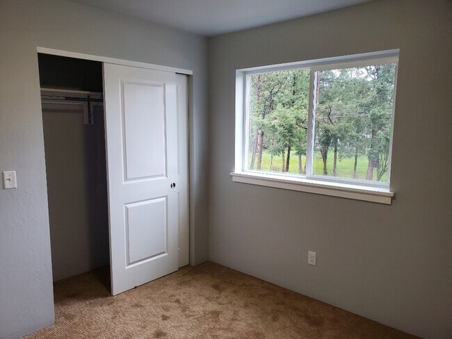 Building Photo - 220 Cheryl Ln