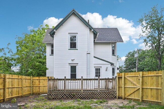 Building Photo - 134 S Main St