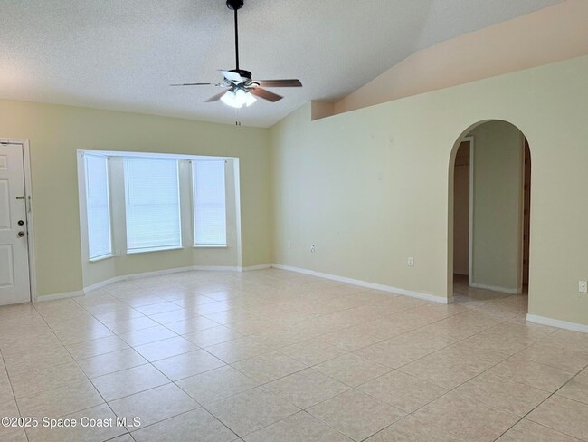 Building Photo - 3232 Wallace Ave