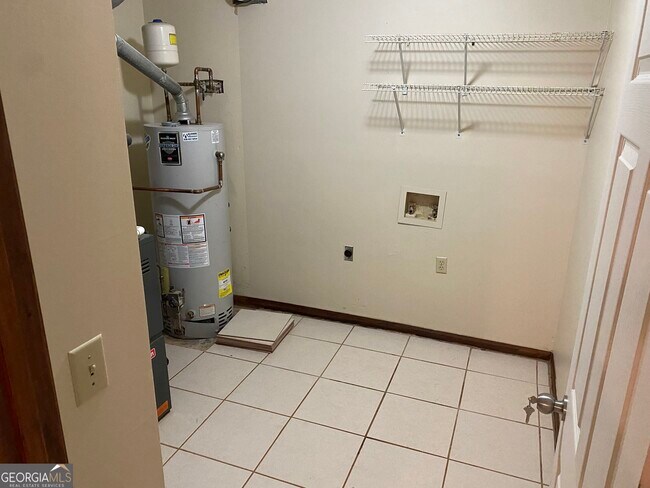 Building Photo - 475 Radio Ct