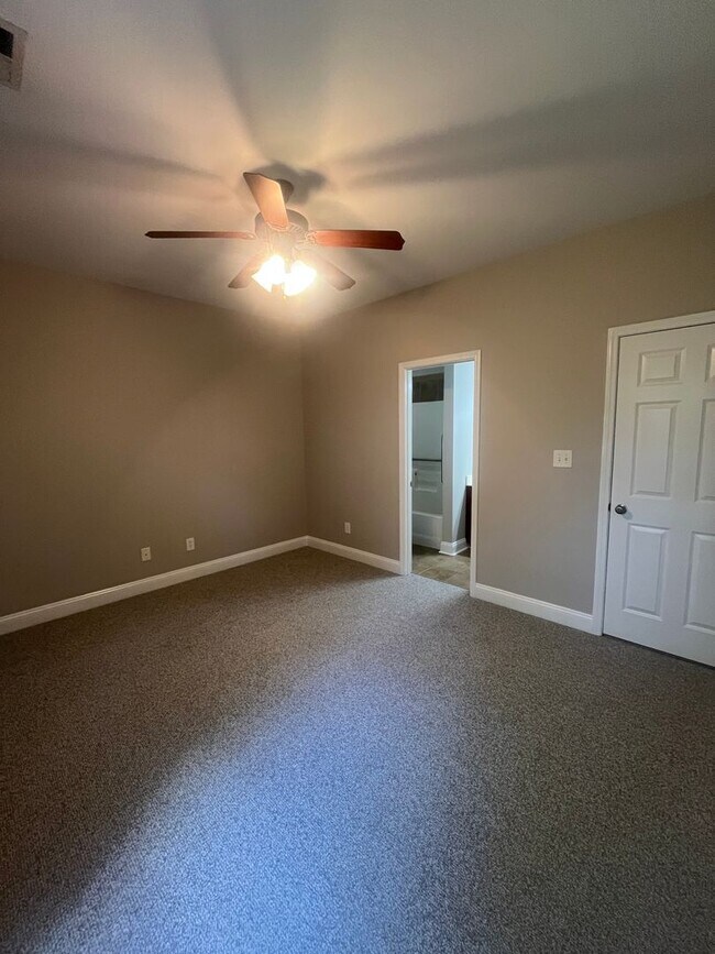 Building Photo - 128 Bentwood Cir