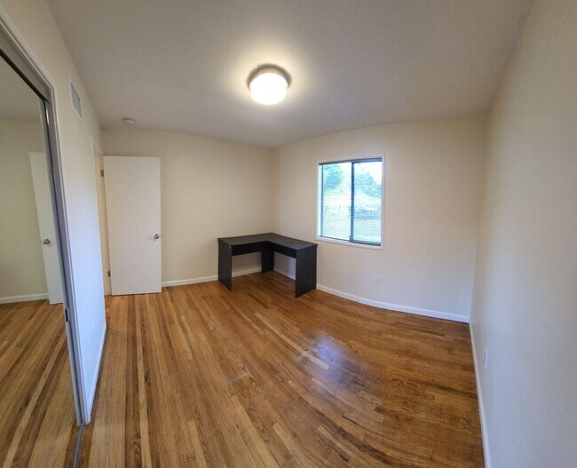 Building Photo - 5 Bedroom 3 bathroom in close proximity to POLY CAMPUS!