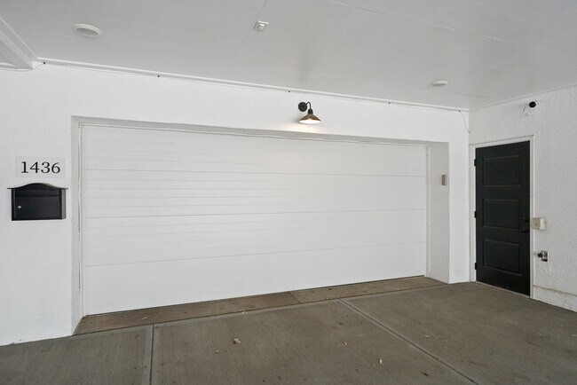 Building Photo - 1438 Indianola Ave