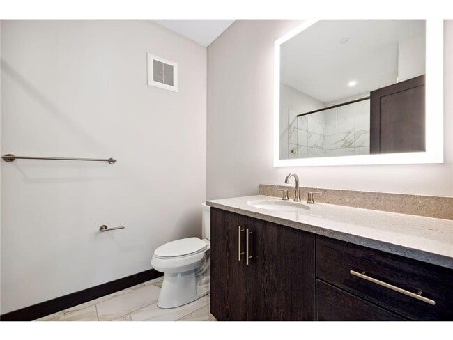 Building Photo - 253 Lake St E