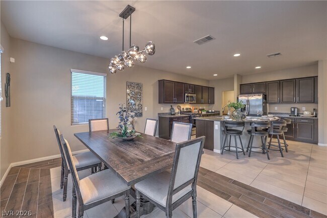 Building Photo - 3213 Molinos Dr
