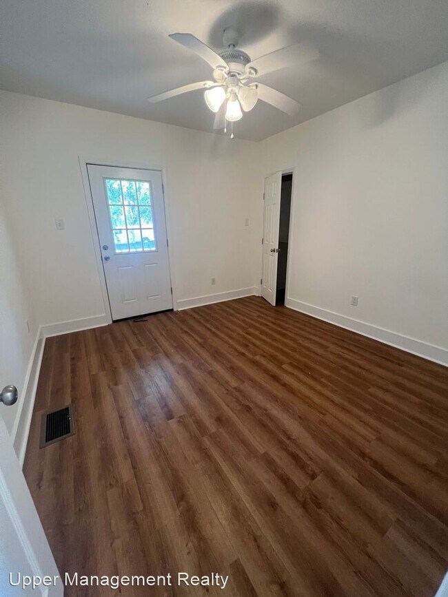 Building Photo - 4 br, 2 bath Apartment - 1531 - 1533 Lower...