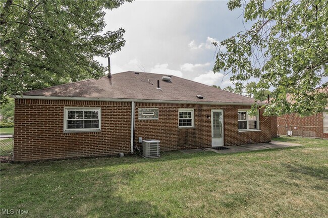 Building Photo - 754 Hemlock Dr