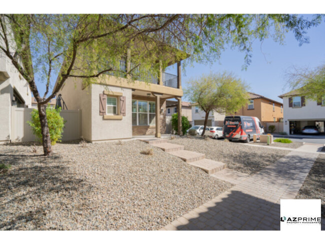 Building Photo - Immediately Available! Semi-Furnished 4/3....